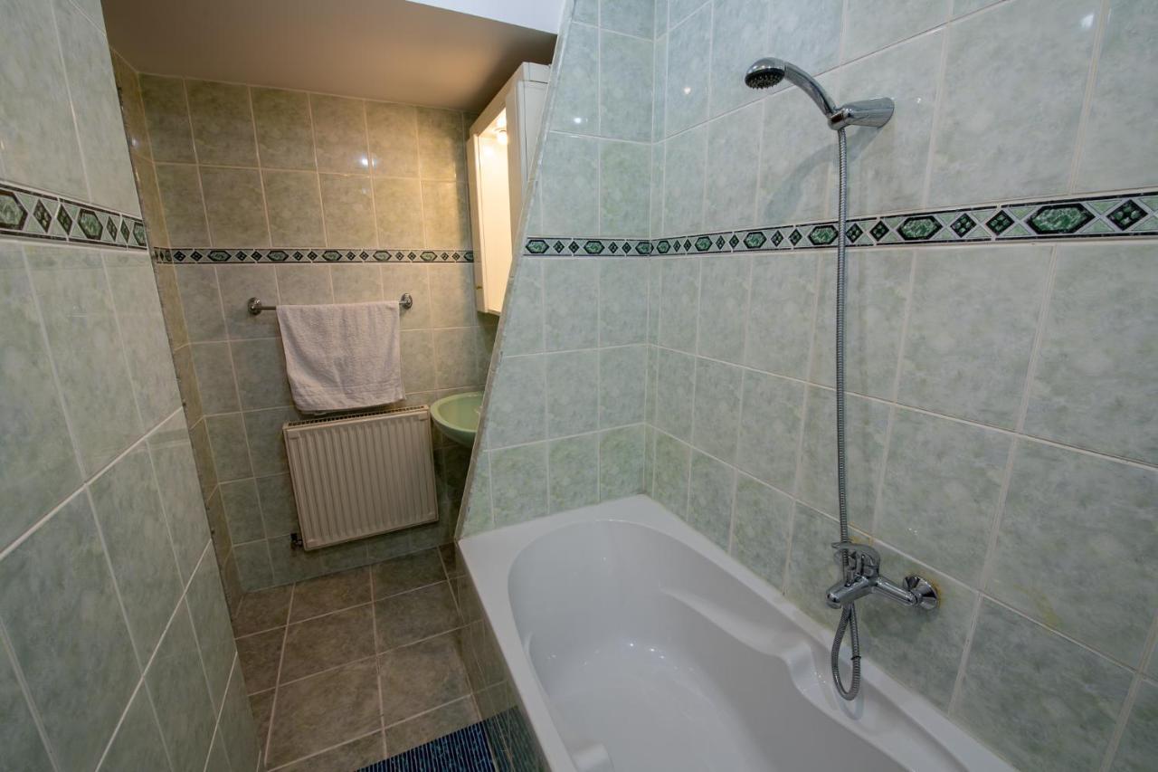 Monik Apartament Sinaia Buitenkant foto